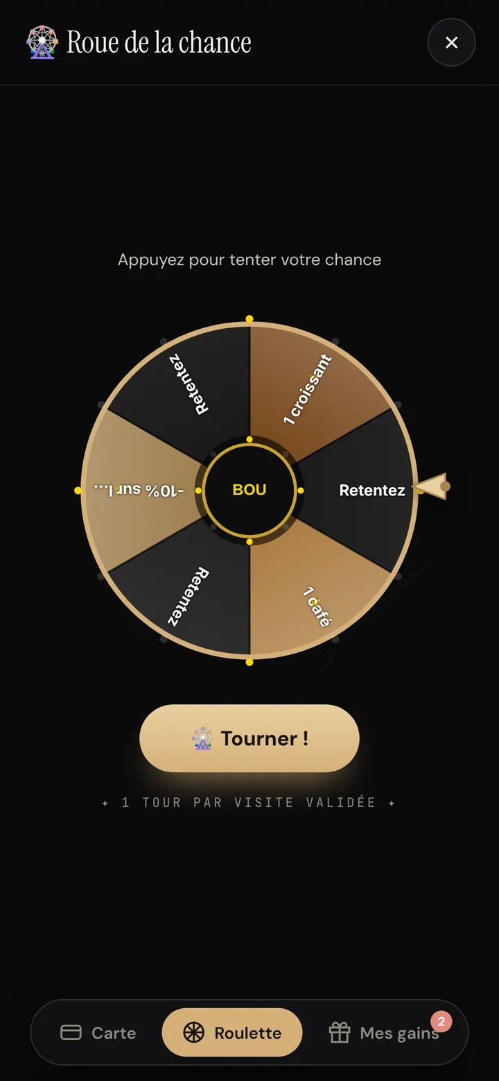Roue de la chance sur la carte client avec les lots croissant, café, -10 % et le bouton « Tourner »